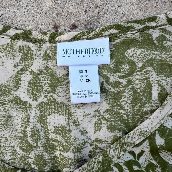 Beautiful Green Lightweight Motherhood Maternity Tank Size Small - Picture 2 of 4